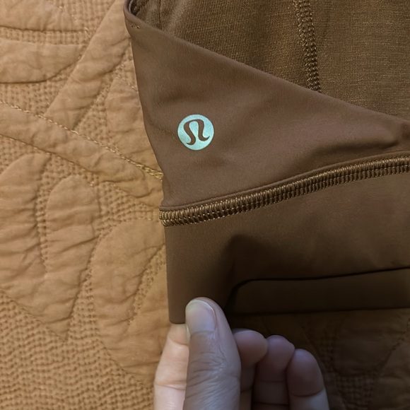 EUC Lululemon bra with removable cups - Picture 3 of 5